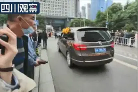 视频｜群众自发前往医院送别袁隆平图片
