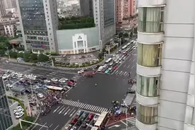 袁老一路走好！市民鸣笛送别袁老图片