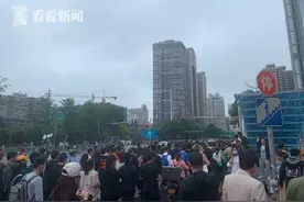 送别袁隆平院士 长沙市民齐喊"袁爷爷 一路走好"图片