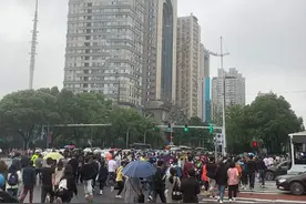 长沙市民夹道送别袁隆平院士 齐喊“袁爷爷，一路走好”图片