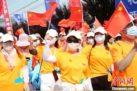 陕西八千余名徒步爱好者畅走嵯峨山 助力“健身+旅游”发展图片