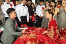 甜到了！今天，用回形针求婚的战“疫”情侣结婚了图片