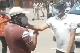 印度官员刁难外出买药男子：扇耳光砸手机 还命令警察殴打图片