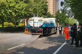 石家庄改良洒水车提升作业精细化 减少对市民影响图片