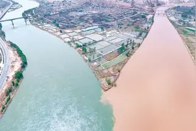 临夏州永靖县盐锅峡镇段的黄河与湟水交汇处图片