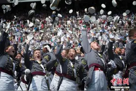 西点军校毕业典礼美防长致辞：准备迎战多重挑战图片