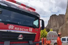 甘肃山地马拉松救援：攀爬百米高差山地，有遇难者落入崖底图片