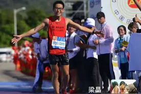 三位越野大神最后的朋友圈 好友下方留言“回来没有”图片