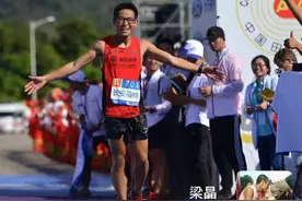 三位越野大神最后的朋友圈 好友下方留言“回来没有”图片