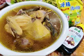 超简单的滋补月子餐~清炖鸡汤图片