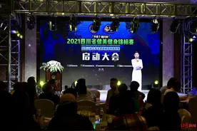 快来看帅哥美女秀肌肉吧！四川省健美健身锦标赛正式启动图片