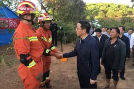大理漾濞6.4级地震 | 云南省消防救援总队成功救出遇险群众17人，转移1446人图片