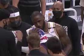 兄弟情义！詹姆斯上前询问保罗伤势图片