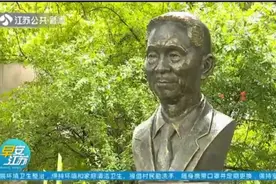 追忆袁隆平院士：曾在南师附中读高中，雕塑前摆满鲜花视频封面