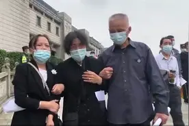袁隆平保健医生在告别仪式现场痛哭到干呕，袁老逝世时她在场图片