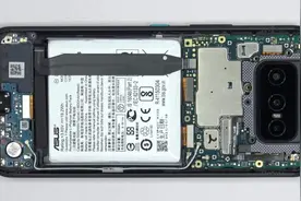 华硕ZenFone 8 Flip简单拆解：翻转摄像头略复杂 模块化设计有加分图片