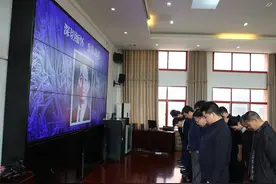 湖南生物机电职院为名誉院长袁隆平默哀图片