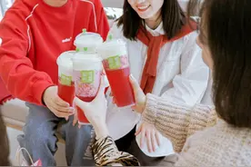 奈雪的茶调整后净利润为450万元 机构认购意愿高图片