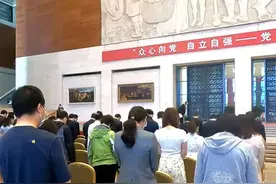 特殊的展览开幕式！全体起立向袁隆平吴孟超默哀一分钟图片