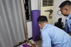 湘西老人收衣服时耳边传来“咝咝”声：防盗窗上有一米多长大蛇图片