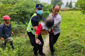 余师傅是条汉子！大白天，河里漂来一个女子，惊心动魄的救人行动开始图片