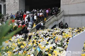 海报直击丨送别袁隆平：未曾谋面的民众现场泪流满面图片