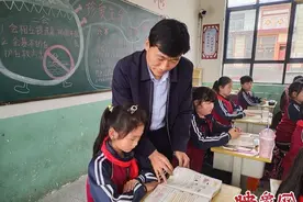项城市付集镇中心学校党总支书记、校长袁新华：乡村教育的守望者图片