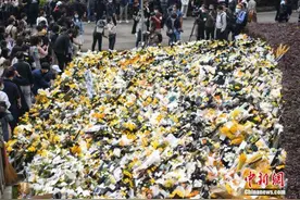 中国各地民众自发送别袁隆平图片