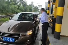 收费站遭遇雷击故障 启动手持设备收费应对图片