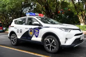 梅州五华公安100多辆警车化身“反诈宣传员”图片