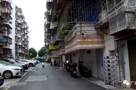 闹心！南宁一小区半夜四楼厕所堵，粪便外涌致楼下遭殃图片