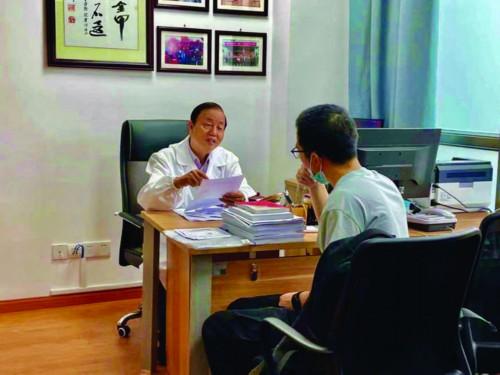 夫妻误食鼠药，睡觉被血呛醒