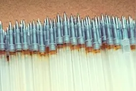 母亲晒儿子高中三年用了180根笔芯 网友：有“芯”必成大器图片