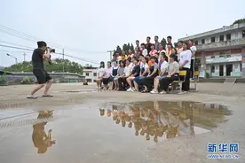 山村小学毕业照图片
