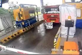 “出事了！大货车司机睡着了……”图片