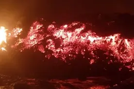 熔岩不断吞噬村庄 尼拉贡戈火山喷发已致32人死亡图片