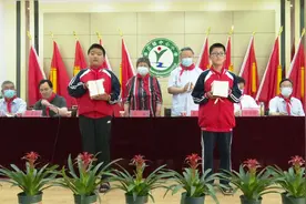 发礼包、捐资金！枣庄爱心捐赠助力青少年健康成长图片