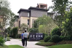 你知道吗？自家别墅楼顶上搭建的阳光房也属于违法建筑图片