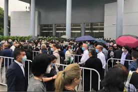 现场｜病人、学生送别吴老泪洒现场：希望他在那边不要太累图片