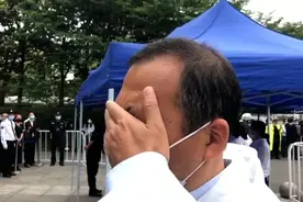 遗体告别仪式现场，吴孟超学生回忆恩师泣不成声视频封面