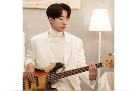 CNBLUE李正信爸爸去世 公司证实：他陪在家人身边守灵图片