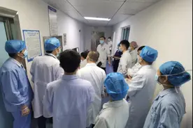 命也太大了！深圳一17岁青年从7楼不慎掉下，多亏了他们……图片