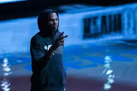 美记：KD就是个没有女友的死宅 平时除了练球就是宅家抽大麻图片