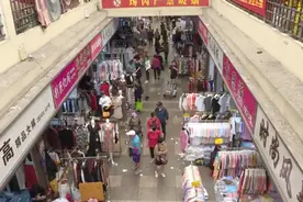 T恤10元一件！杭州环北小商品市场开启促销大甩卖模式！8月15日正式关停图片