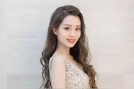 央视端午节晚会 吉娜不弹钢琴要唱歌图片