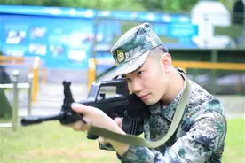 ​用征服钢铁战车的毅力啃下考研难关，退伍大学生将“士兵突击”演绎到底图片