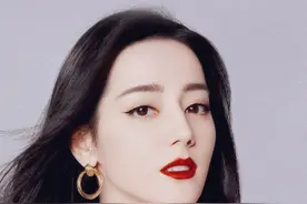 迪丽热巴深直角肩 身材惹人羡图片