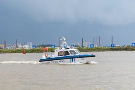 堪比大片！广州警方海陆空联动捉“大飞”图片