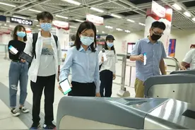 3秒注册，1秒扫码，记者体验支付宝坐地铁“秒刷”进闸图片