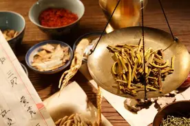 土茯苓是茯苓的一种吗？图片